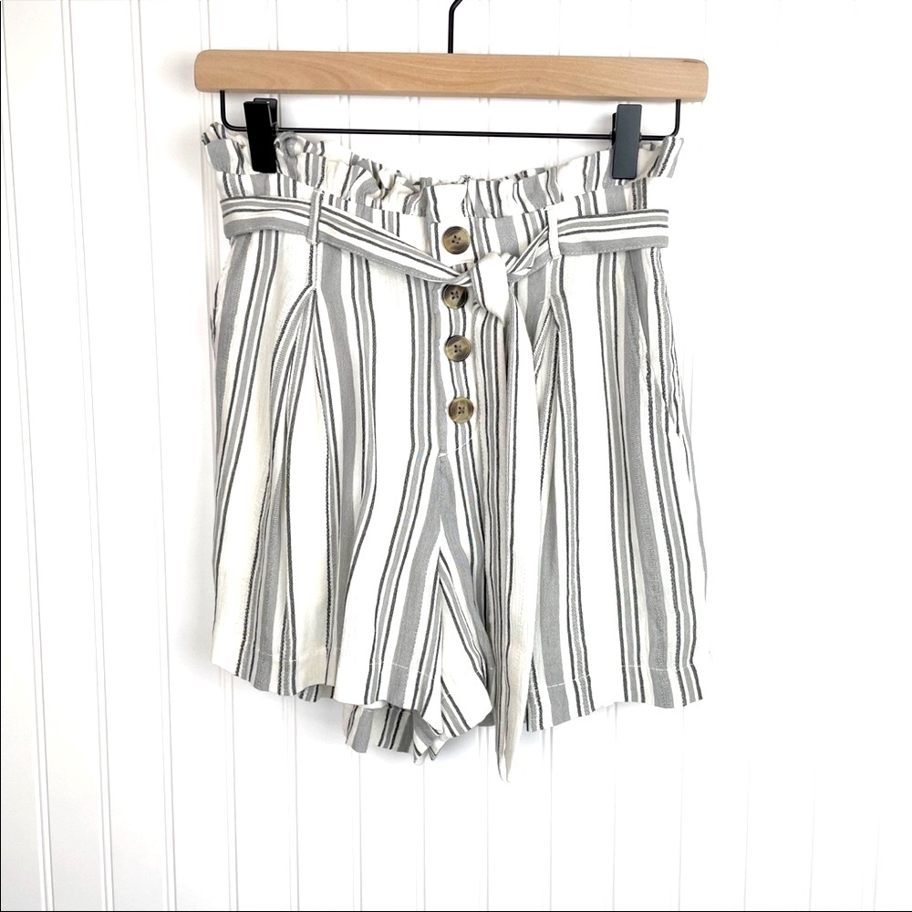American Eagle High Waisted Paperbag Shorts S New